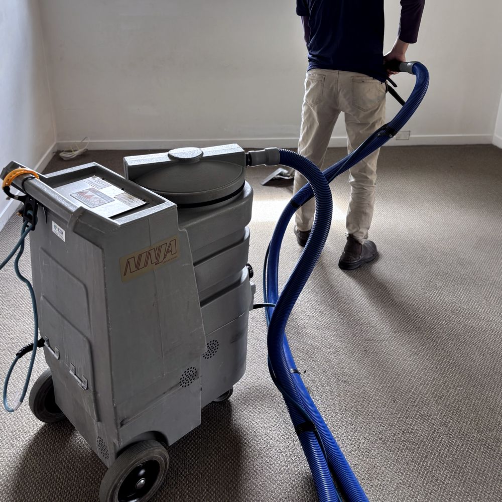 Sweepo commercial carpet extraction machine in an empty bedroom